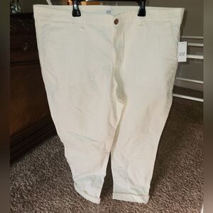 GAP Cream Ankle Cropped Girlfriend Khaki Pants for Versatile Style